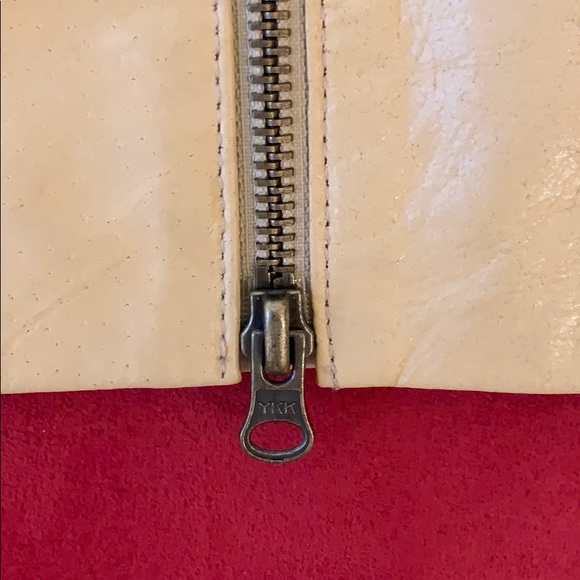 Bisou Bisou camel leather skirt. - Picture 3 of 8